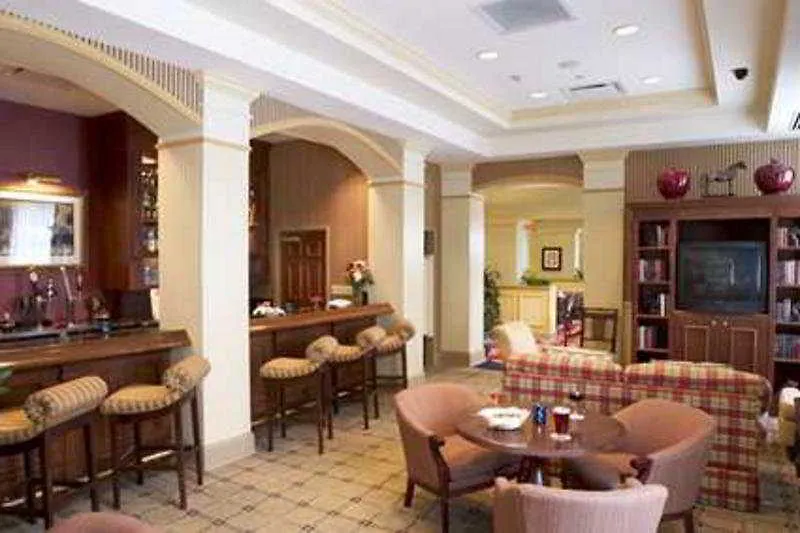 Doubletree By Hilton Historic Savannah Hotel
