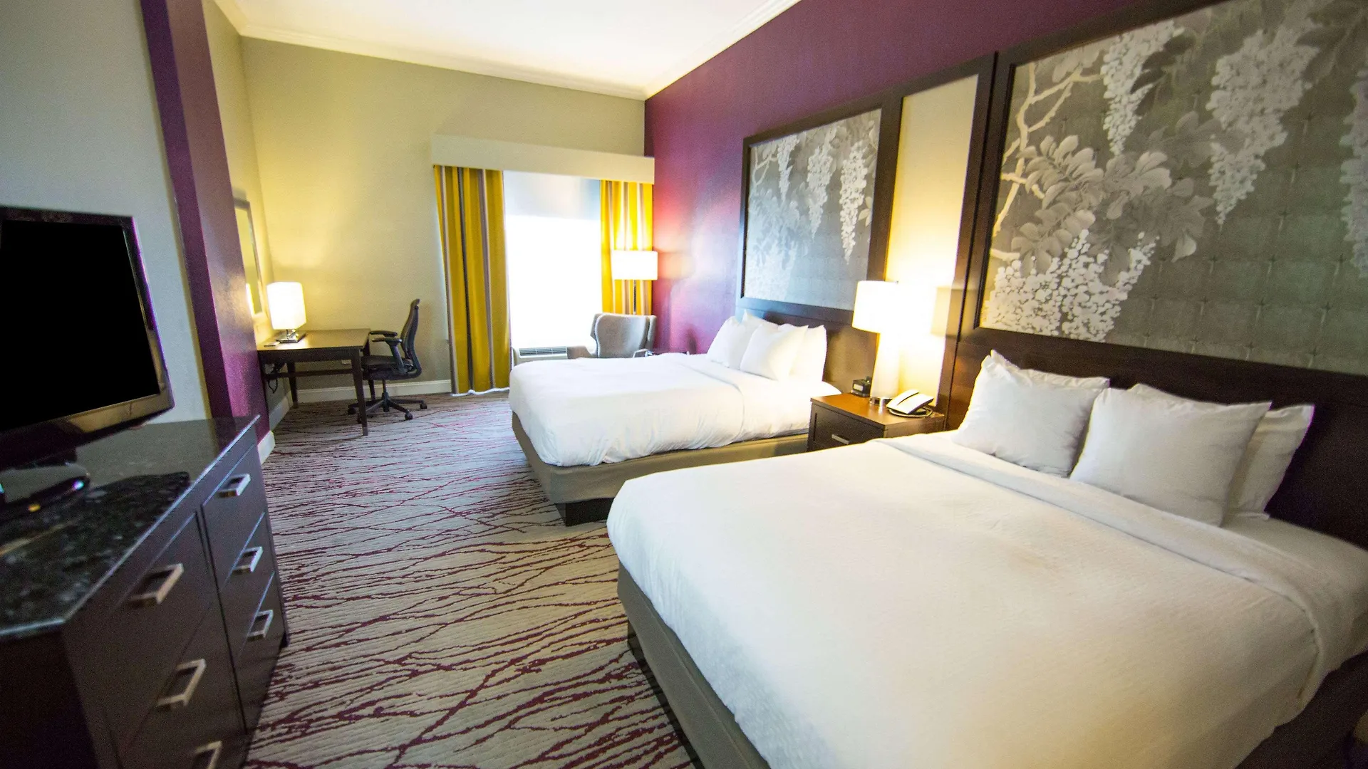 Doubletree By Hilton Historic Savannah Hotel