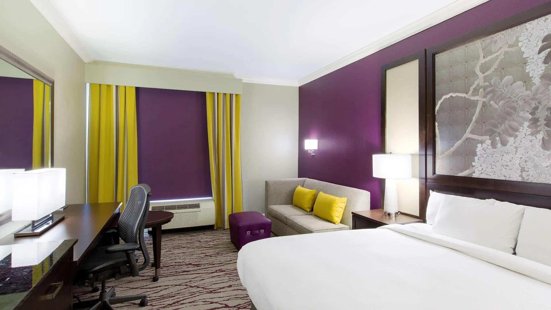 Doubletree By Hilton Historic Savannah Hotel