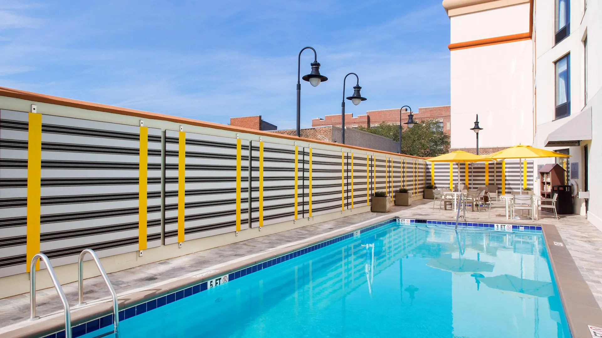 Doubletree By Hilton Historic Savannah