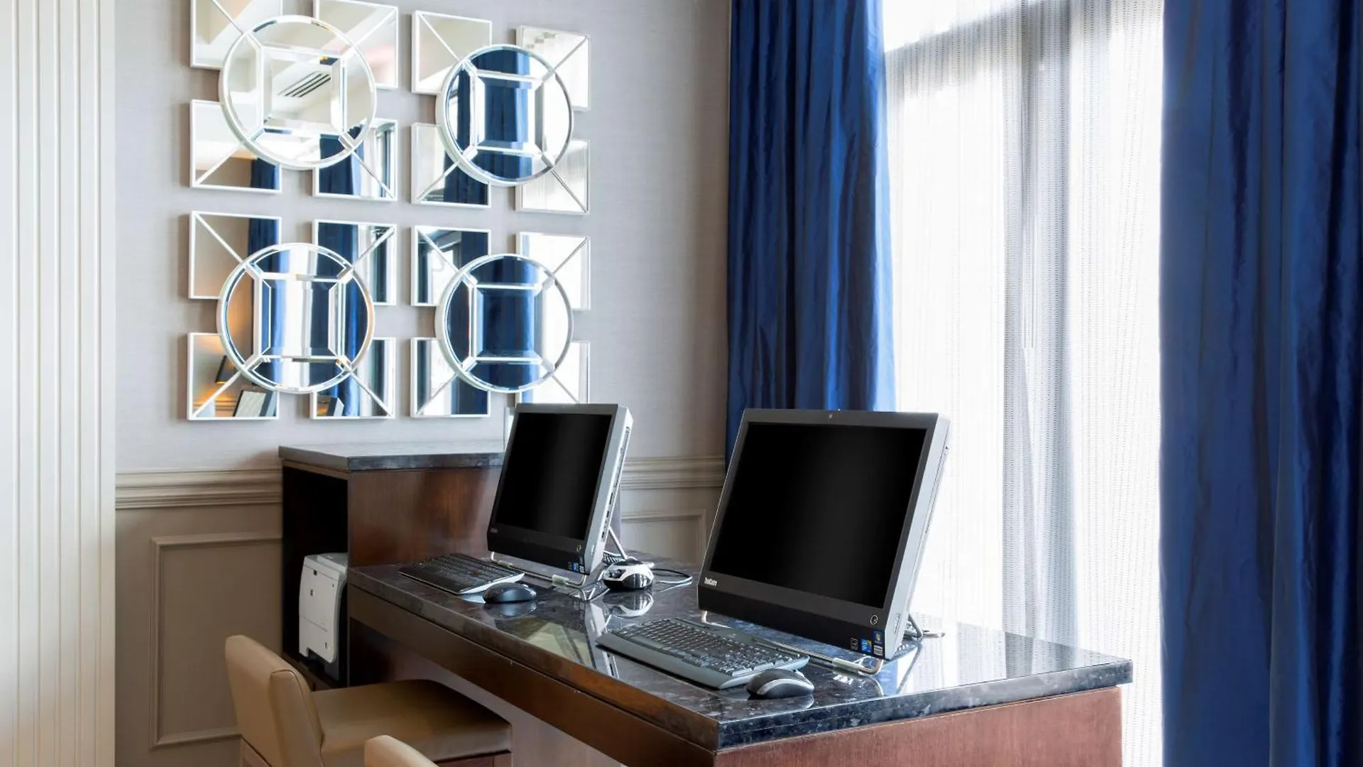 Doubletree By Hilton Historic Savannah Hotel