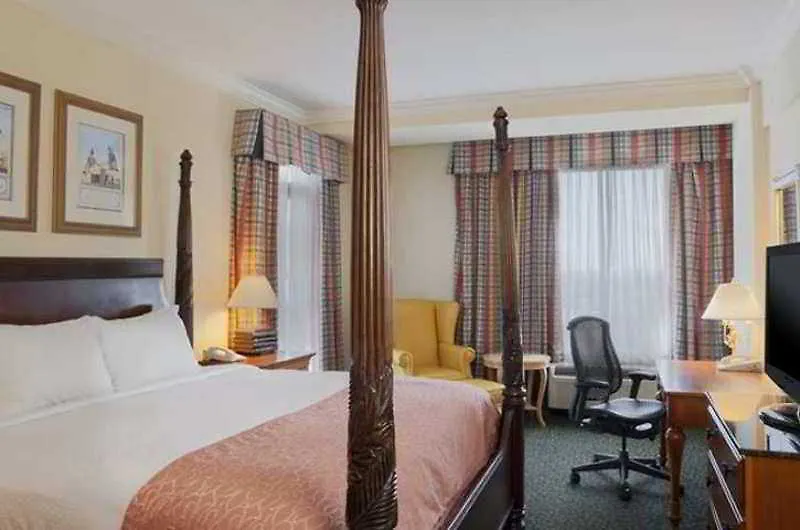 **** Hotel Doubletree By Hilton Historic Savannah United States
