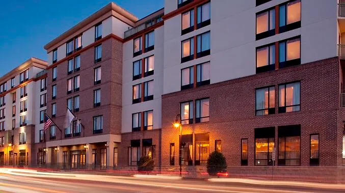 Doubletree By Hilton Historic Savannah Hotel
